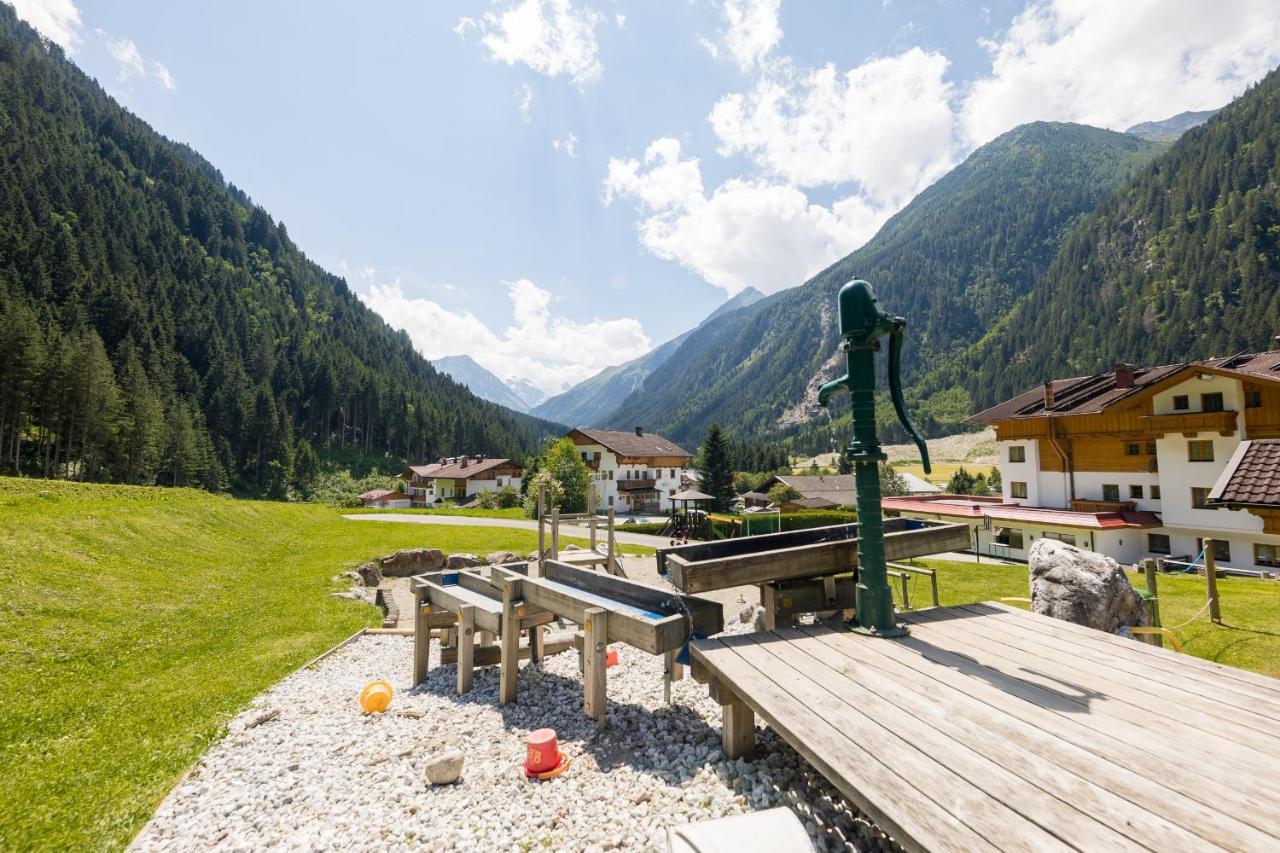 Aktiv & Vitalhotel Bergcristall Neustift im Stubaital Exterior photo