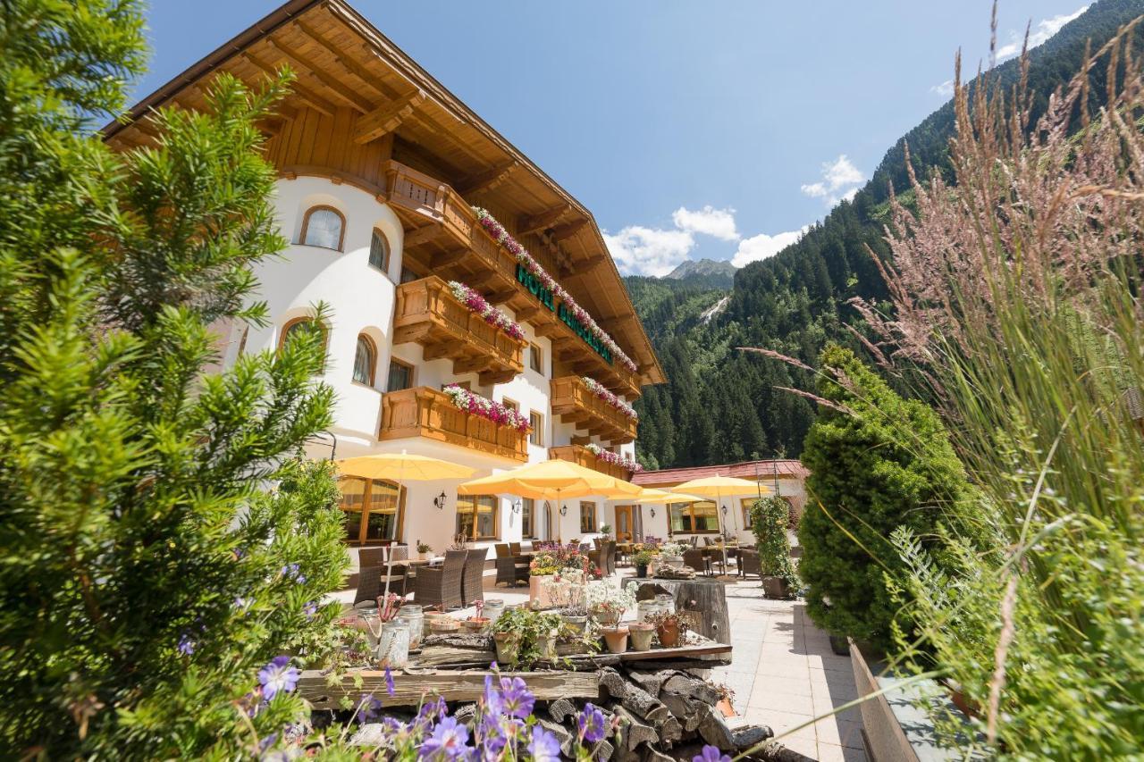 Aktiv & Vitalhotel Bergcristall Neustift im Stubaital Exterior photo
